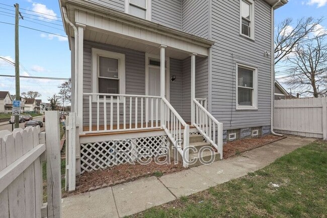 Primary Photo - 831 Studer Ave