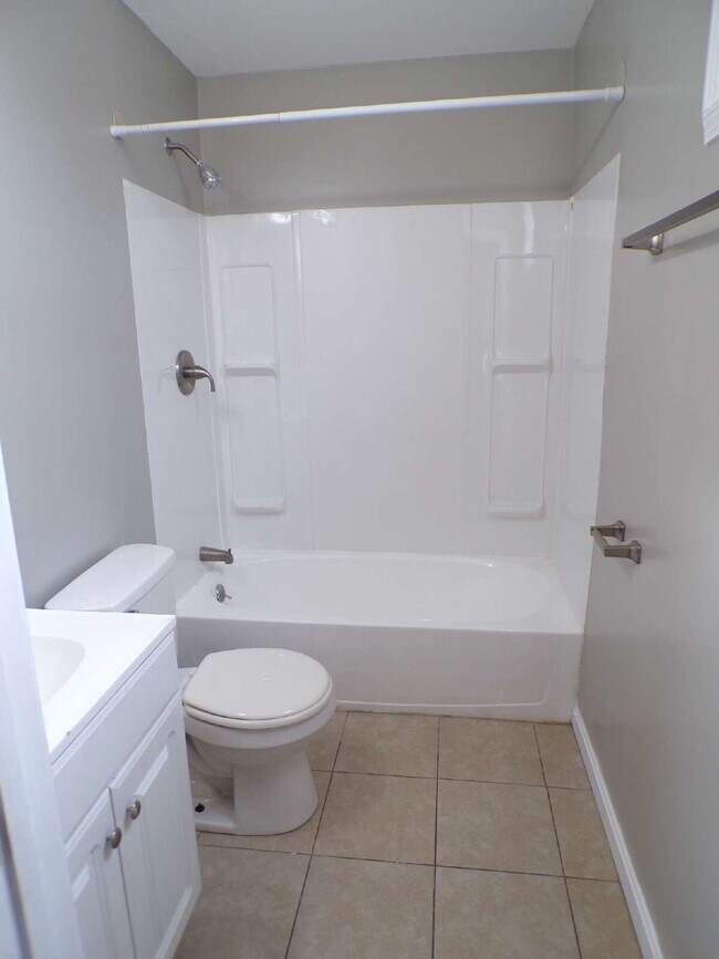 Building Photo - 2 bedroom, 1 bathroom house in Russell neighborhood