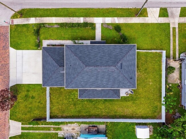 Building Photo - 2075 Jewell Ave