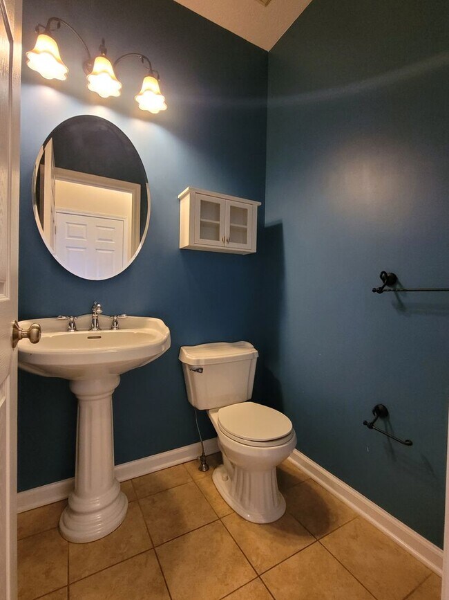 Building Photo - Beautiful 2 Bedroom Home in South Side - C...