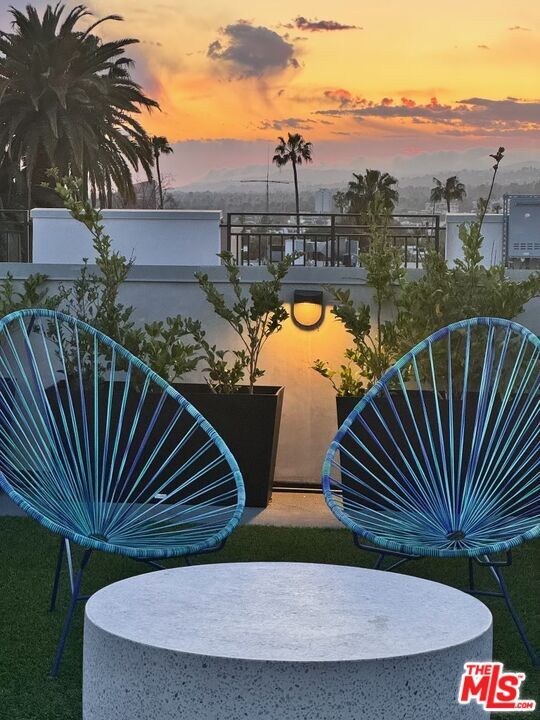 Building Photo - 857 Hayworth Ave