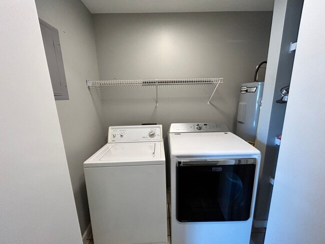 Building Photo - 400 Northwood Dr