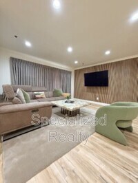 Building Photo - 1020 Davis Ave