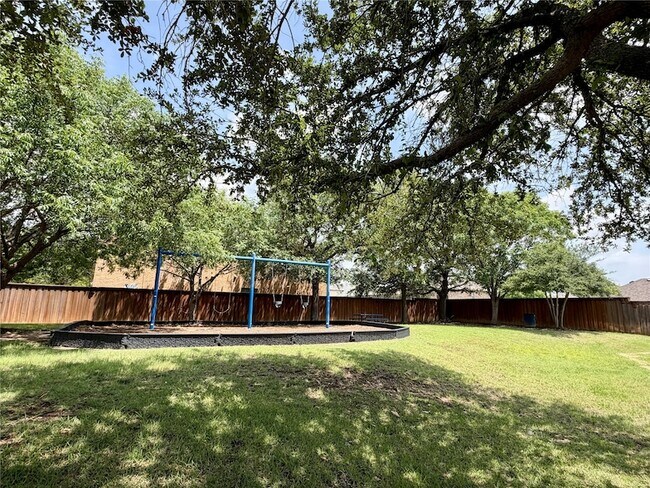 Building Photo - 15760 Scenic Rd
