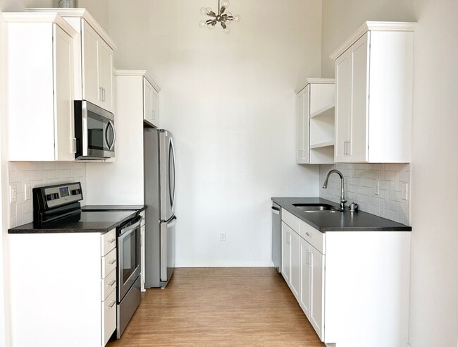 Interior Photo - Grand & Syndicate Apartments