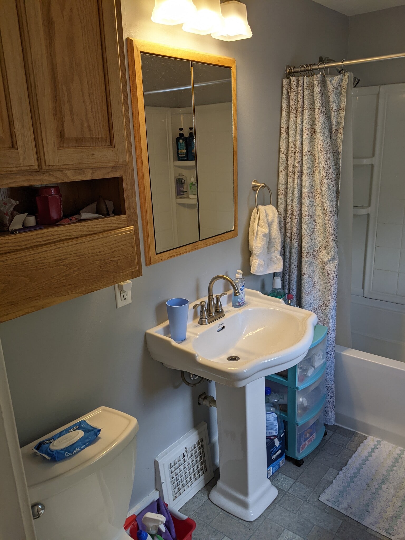 bathroom - 1228 W Barnes Ave