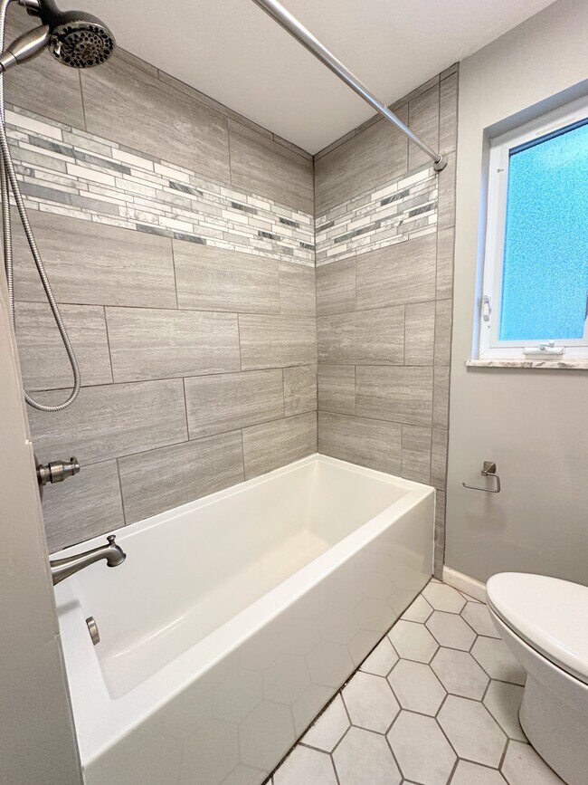 Building Photo - 2652 Santa Barbara Dr