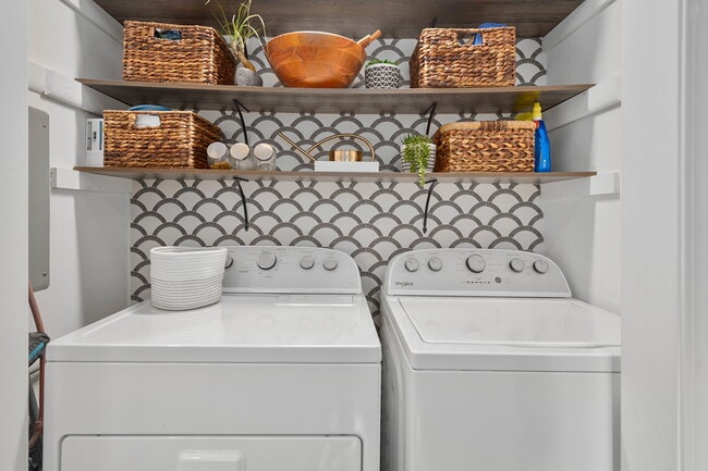 Building Photo - 3304 Glenridge Dr