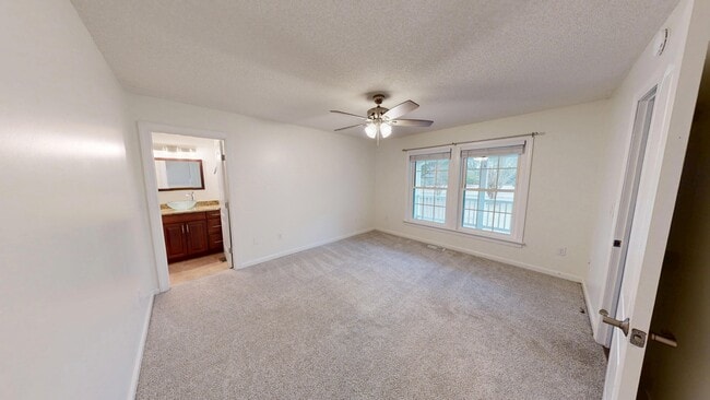 Building Photo - 1095 Burnside Rd