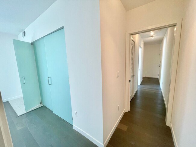 Building Photo - 2BR/2BA Inner Mission Boutique Condo w/Parking, Storage, Laundry – PROGRESSIVE