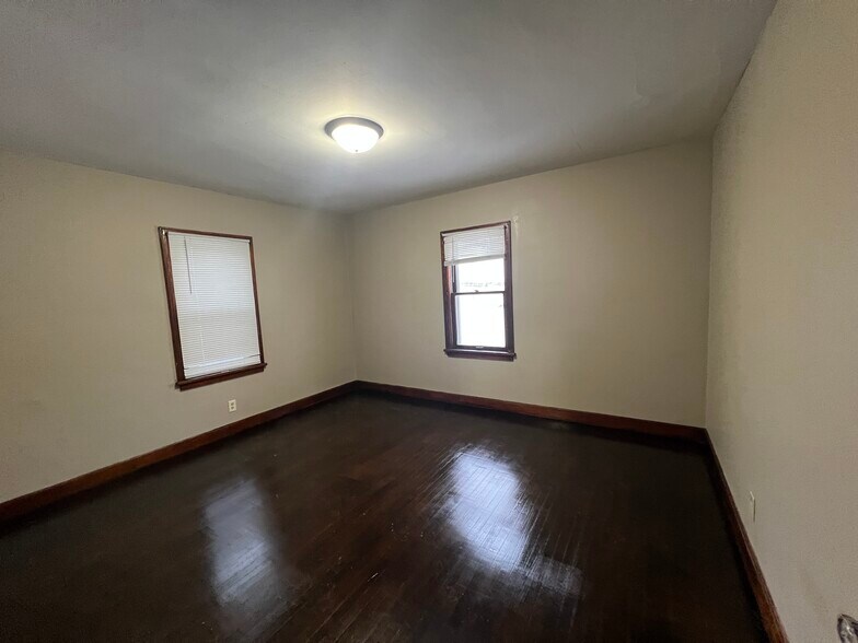 Building Photo - 715 Flieth St