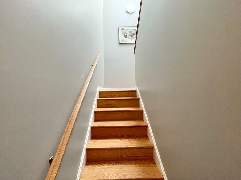 Building Photo - 2734 N Wolcott Ave