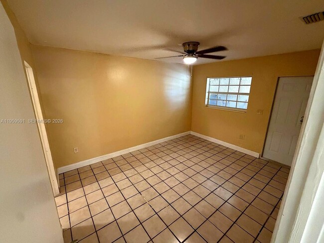 Building Photo - 14407 NE 5th Ave