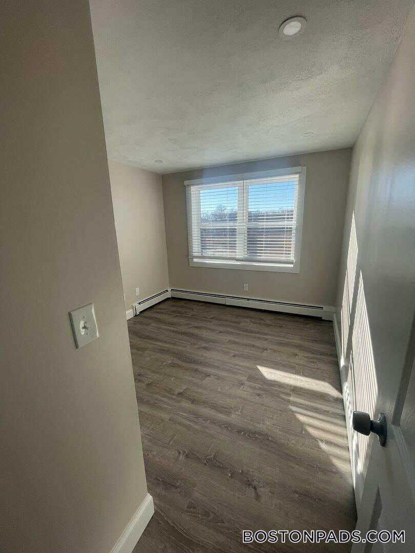 Building Photo - 25 Kenmar Dr