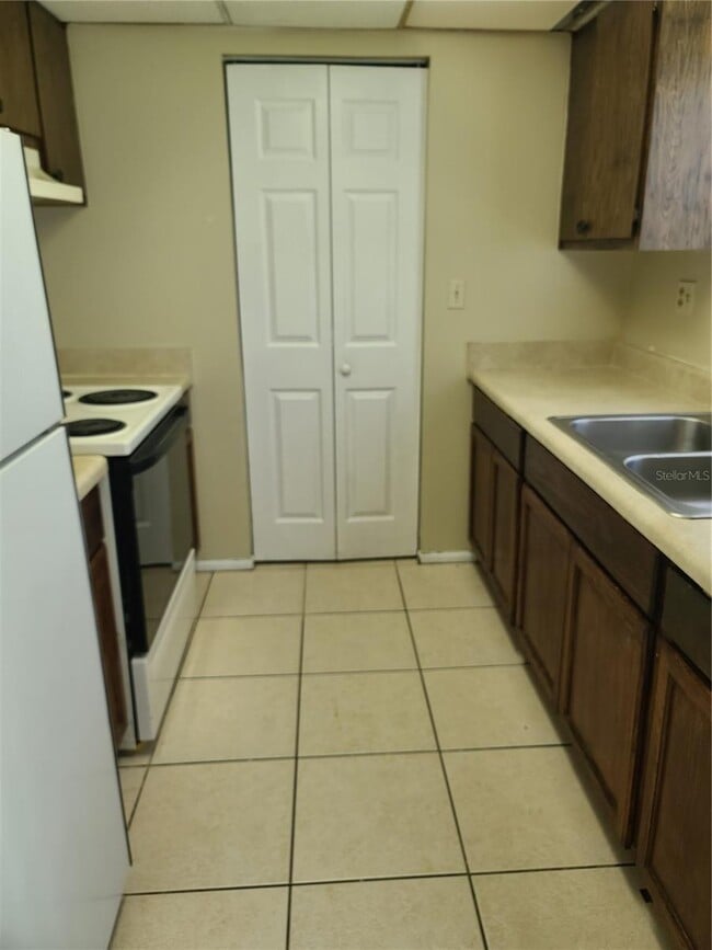 Building Photo - 1916 Honour Rd