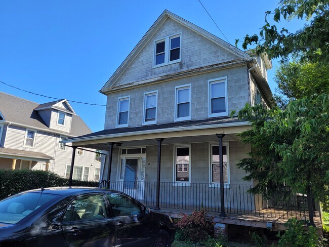 Primary Photo - 13 E Overlea Ave