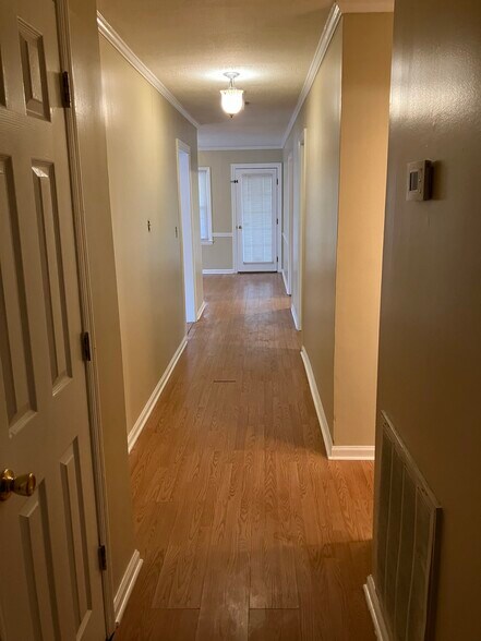 Building Photo - 960 N Pierce Ave