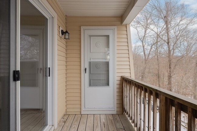 Building Photo - 529 Fox Run Ln