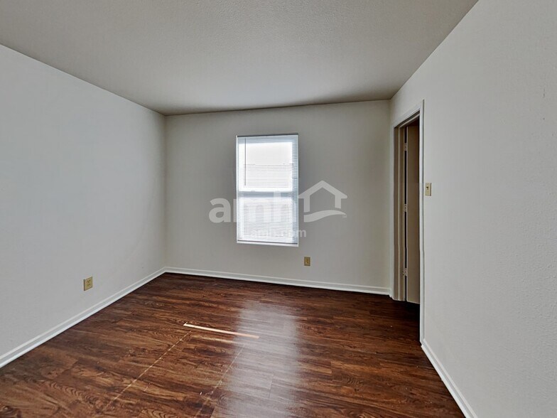 Building Photo - 8459 Wanda Lake Dr