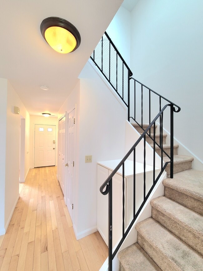 Building Photo - 404 Briarwood Ct