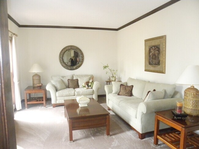 Building Photo - 6 Bedroom home in Woodberry Forest! Centra...
