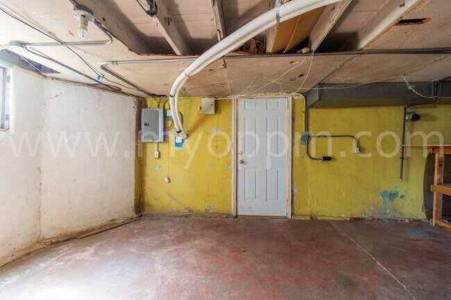 Building Photo - Available NOW! | 3 Bedroom home | Blackstone