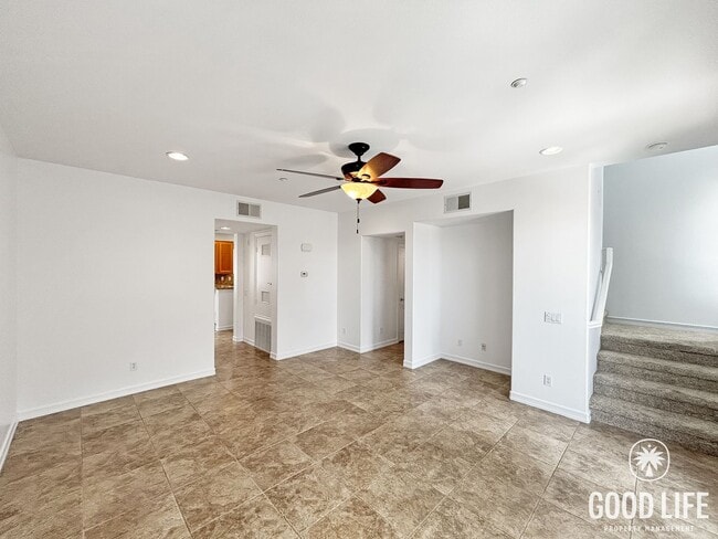 Building Photo - Beautiful 3BD/3BA w/ A/C, In-Unit Laundry, and 2-Car Garage in Bay Park!