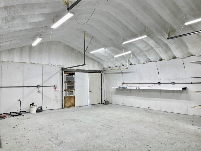 Building Photo - 2507 Lynn Dr