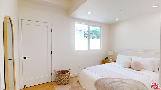 Building Photo - 6441 Satsuma Ave