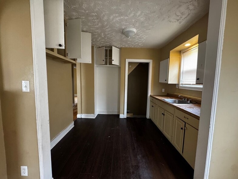 Building Photo - 19164 Westphalia St