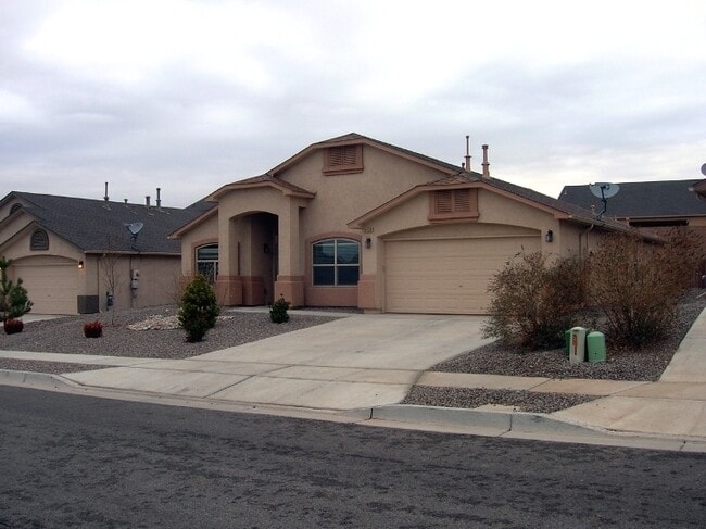 Building Photo - Beautiful 4 Bedroom Home in Rio Rancho