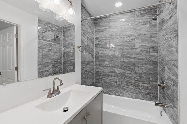 Building Photo - Newly Renovated 2 Bedroom and 1.5 Bath