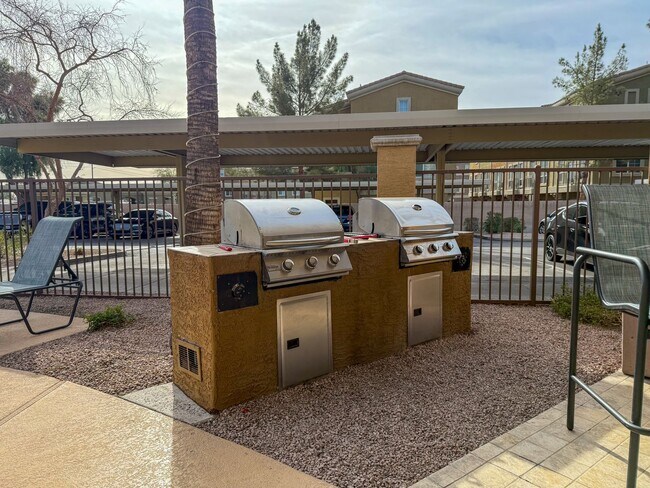 Building Photo - Cave Creek rd 2bd 2bath Condo