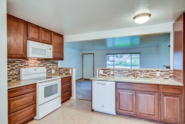 Building Photo - 4 Bed 2 bath Home in the Heart of Oak Harbor