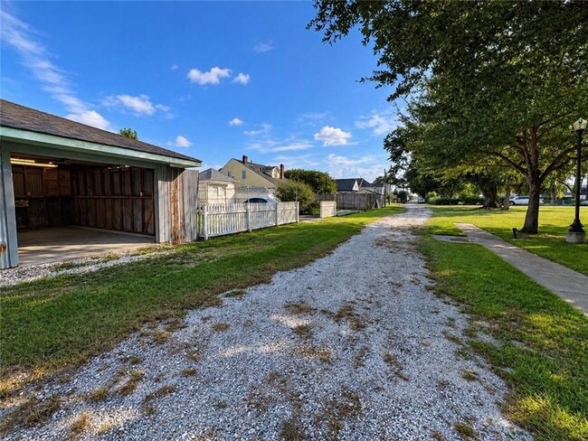 Building Photo - 442 Friscoville Ave
