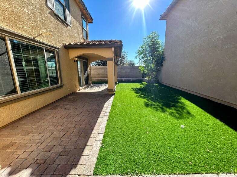 Building Photo - 2964 S Washington St