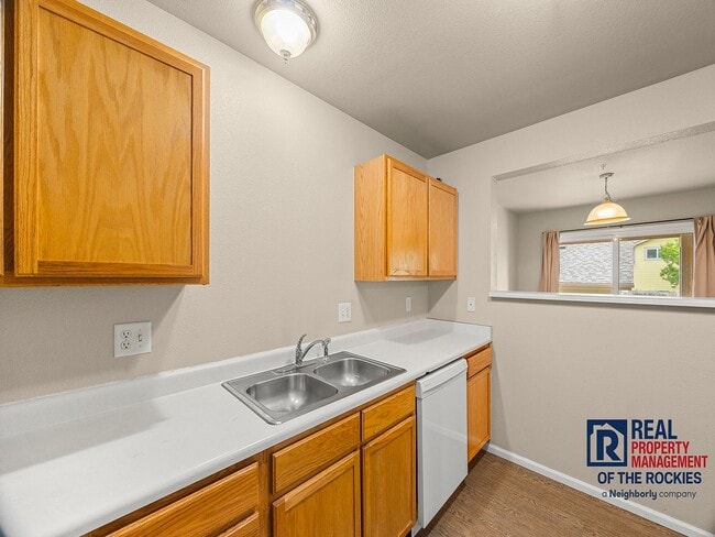 Building Photo - Amazing 3 bed, 3.5 bath Condo in Rigden Farm!