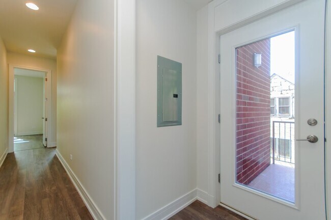 Building Photo - 2812 N Mildred Ave