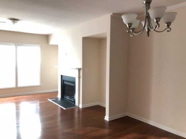 Building Photo - 2100 Greencrest Cir