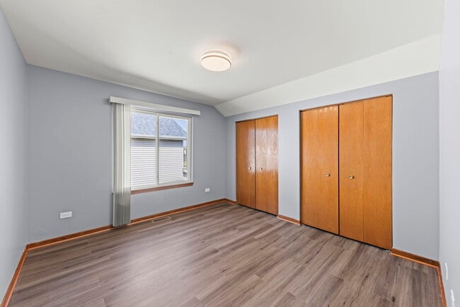 Building Photo - 905 Thorn Creek Dr