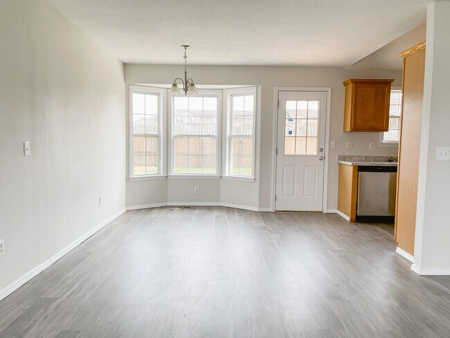 Dining - 704 N Cottonwood Ave