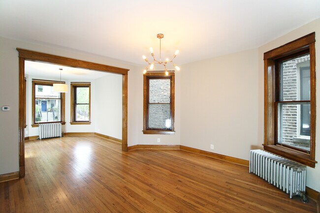 Building Photo - 2036 N Sawyer Ave