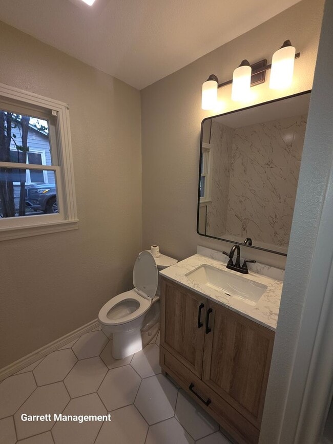 Building Photo - 3/2 Remodeled Home in Lampasas