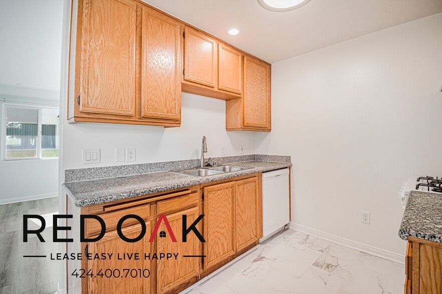 Building Photo - 326 S Westlake Ave