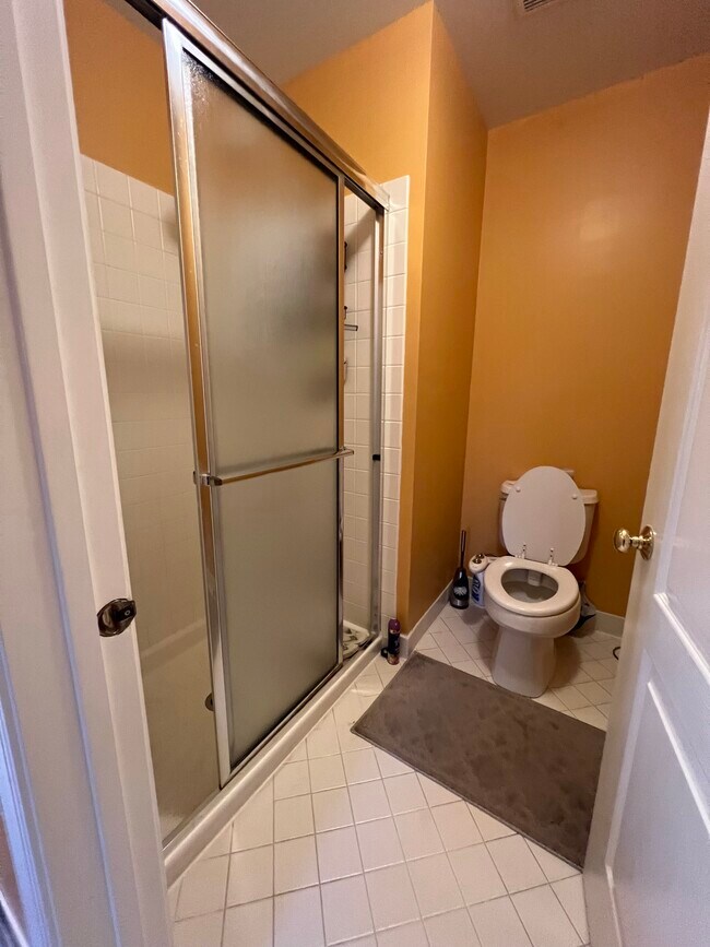 Building Photo - 3504 Carriage Ct
