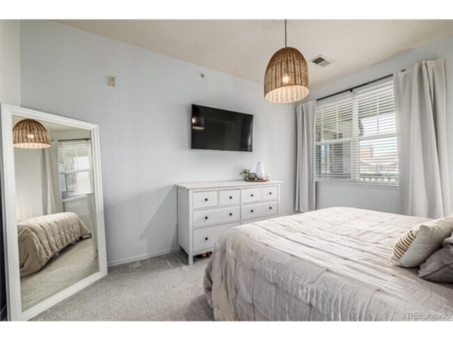 Building Photo - Beautiful 1 bedroom 1 bathroom Condo in th...