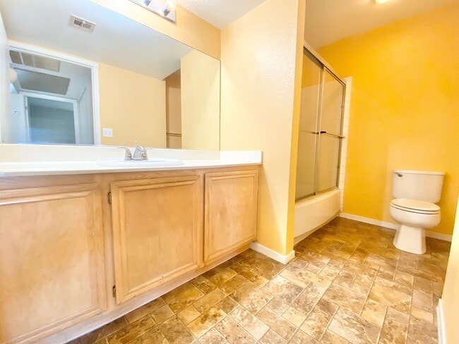 Building Photo - BEAUTIFUL 1 BEDROOM CONDO IN GATED COMMUNITY WITH POOL, SPA & CLUBHOUSE