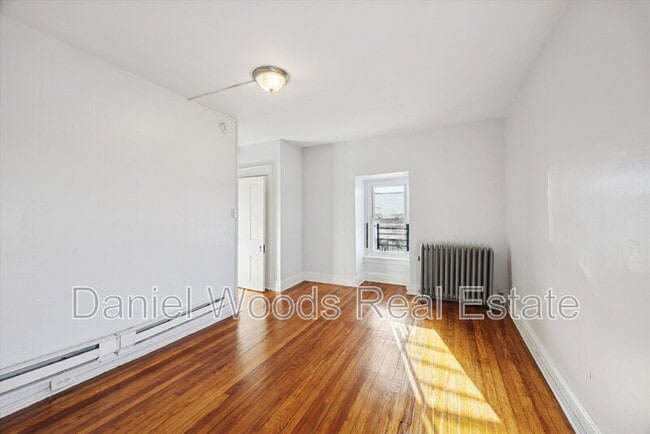 Building Photo - 330 Kerlin St