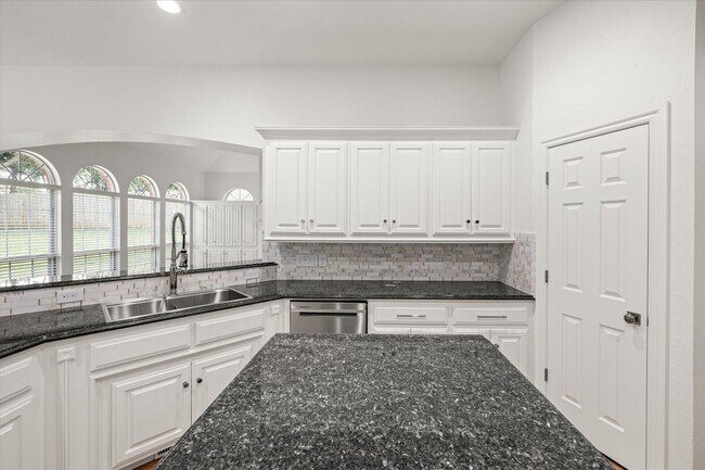 Building Photo - 124 N Crosstimber Trail