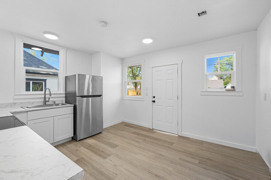 Building Photo - 1308 W Nora Ave